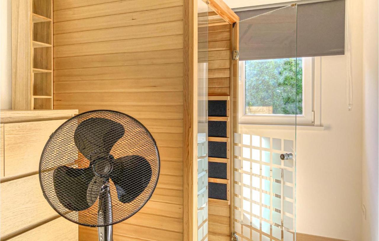 Cozy Home In Heinkenszand With Sauna Kültér fotó
